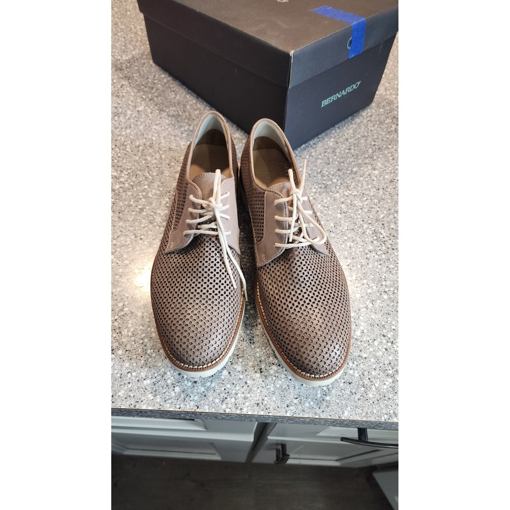 Bernardoโ Iris Oxford Womens 8.5 Taupe Excellent